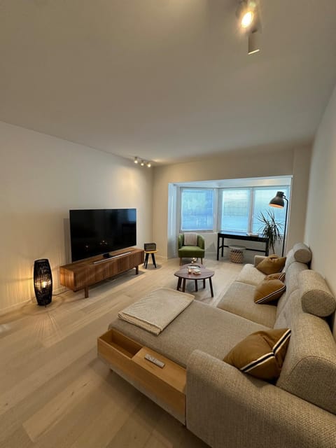 Communal lounge/ TV room, TV and multimedia, Evening entertainment