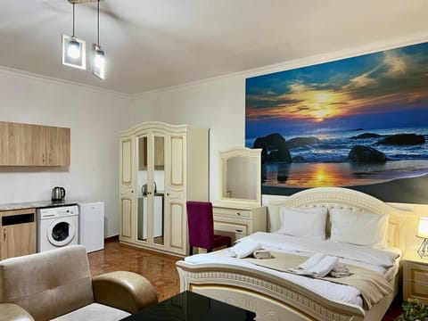 Bed, TV and multimedia, Kitchen or kitchenette, Photo of the whole room