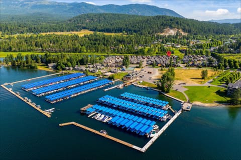 Boat on Lake Pend Oreille Ski at Schweitzer House in Dover