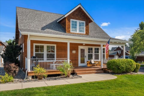 Boat on Lake Pend Oreille Ski at Schweitzer House in Dover