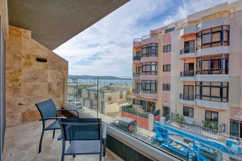 Property building, Patio, Day, Natural landscape, View (from property/room), Balcony/Terrace, City view, Pool view, Swimming pool, sunbed