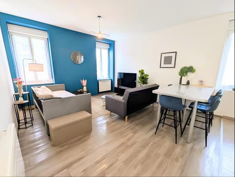 Living room, Seating area, Dining area