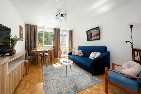 TV and multimedia, Living room, Seating area, Dining area, Evening entertainment