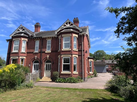 2 Claremont Villa House in North Warwickshire District