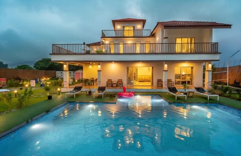 Property building, Day, Garden, Garden view, Pool view, Swimming pool, sunbed