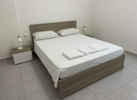 Modern 1BD Kallithea Home with Patio Apartment in Kallithea