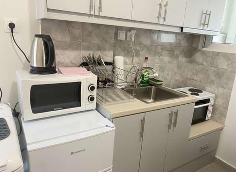 Modern 1BD Kallithea Home with Patio Apartment in Kallithea