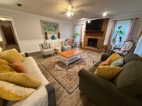 Relaxing 3BR Home in Quiet Neighborhood near SGMC & I-75 House in Valdosta