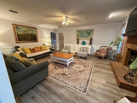 Relaxing 3BR Home in Quiet Neighborhood near SGMC & I-75 House in Valdosta