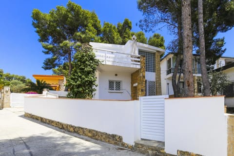 Property building, Facade/entrance, Off site