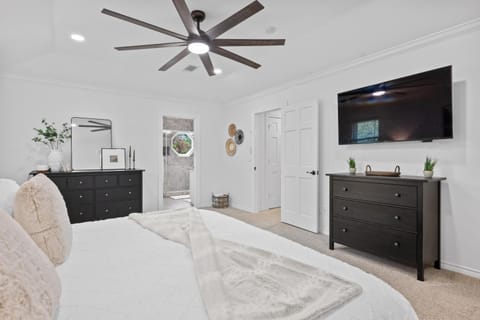 Austin Hill Country Escape & Retreat - Private Oasis With Pool & Spa On Over An Acre House in Austin