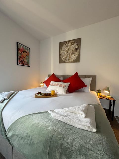 Contemporary City Studio 2 Apartment in Huntingdonshire District