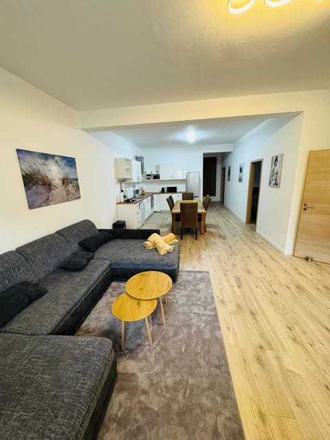 TV and multimedia, Kitchen or kitchenette, Living room, Seating area, Dining area