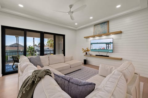 Miramar House, 120 E, Constellation home House in South Padre Island