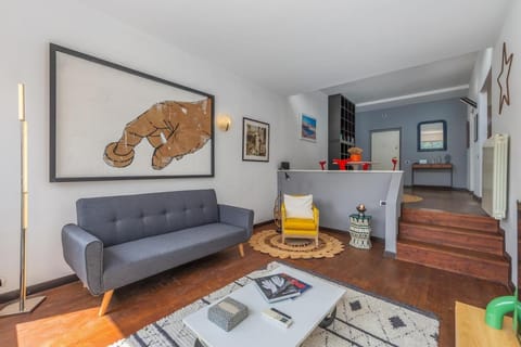 Parking, 2 min to Metro, 8 min to RHO Fiera, Air Conditioning Apartment in Milan