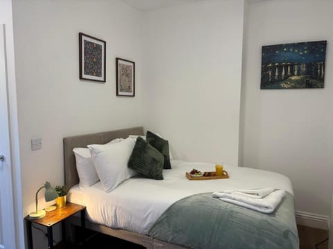 Contemporary City Studio 3 Apartment in Huntingdonshire District