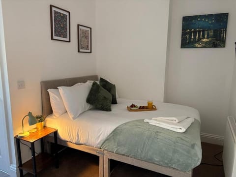 Contemporary City Studio 3 Apartment in Huntingdonshire District