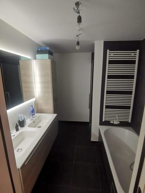 collocation en metro erasme Vacation rental in Flanders