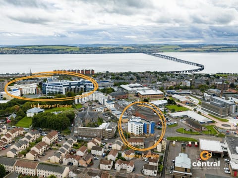 Property building, Nearby landmark, Natural landscape, Bird's eye view, City view, River view, Location