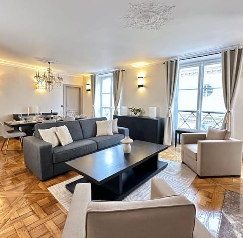 Communal lounge/ TV room, TV and multimedia, View (from property/room), Living room, Decorative detail, Seating area, Dining area, City view, heating, internet, storage, wardrobe