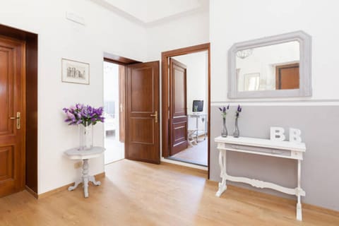 Lobby or reception, Internal: Not applicable to any particular room