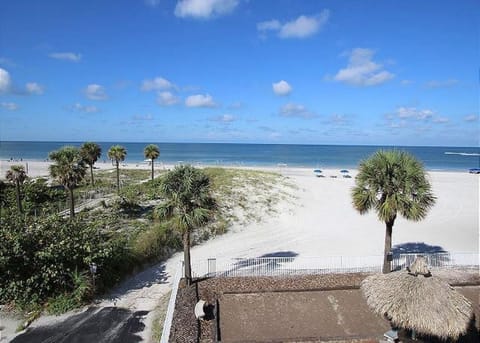 Sea Breeze 101 Beach Bliss Apartment in Madeira Beach