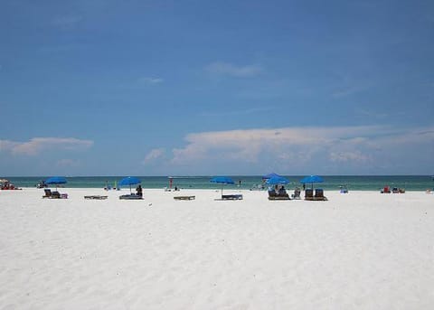 Sea Breeze 101 Beach Bliss Apartment in Madeira Beach