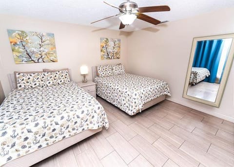 Sea Breeze 101 Beach Bliss Apartment in Madeira Beach