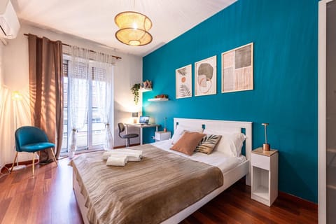 Bed, Photo of the whole room, Seating area, Bedroom, towels