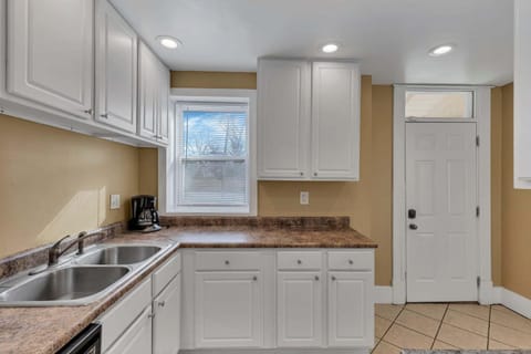 Your Central Columbus Retreat Awaits 5 BR 2 Bath House in Ohio