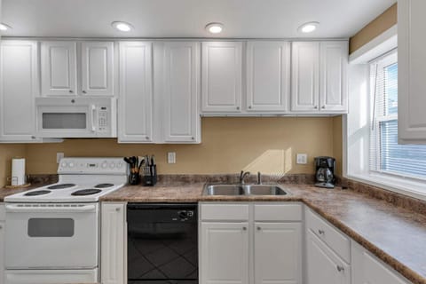 Your Central Columbus Retreat Awaits 5 BR 2 Bath House in Ohio