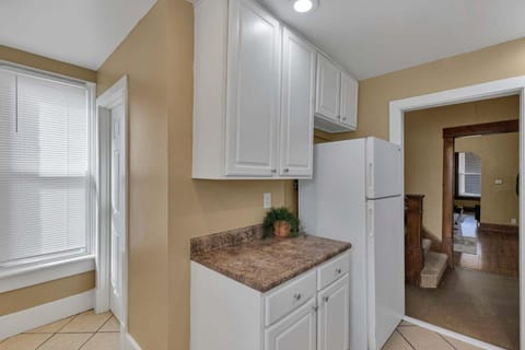 Your Central Columbus Retreat Awaits 5 BR 2 Bath House in Ohio