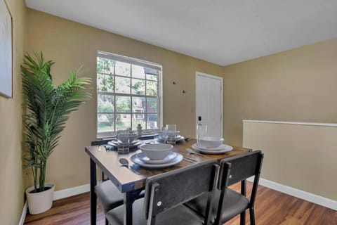 Spacious 5-Bedroom Retreat in Central Columbus Perfect for Groups House in Ohio