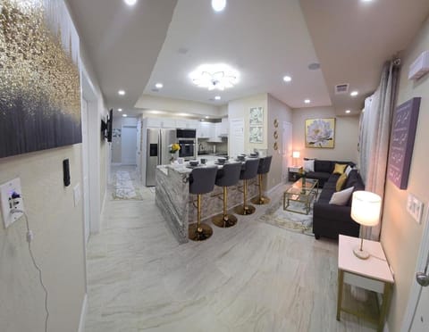 TV and multimedia, Kitchen or kitchenette, Living room, Seating area, Dining area, minibar