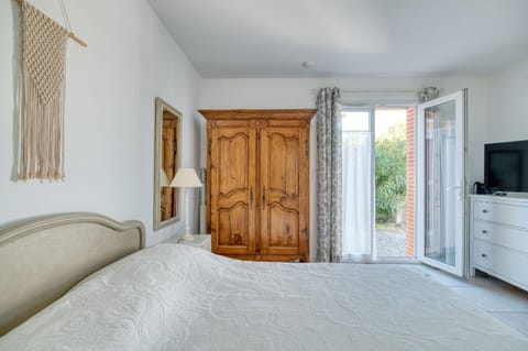 Property building, Living room, Bedroom