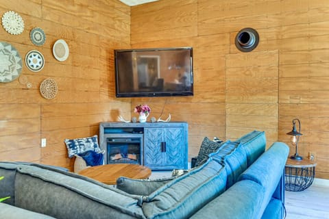 Ohio Hunters Cabin with Pond Access Pets Welcome! Cabin in Ohio