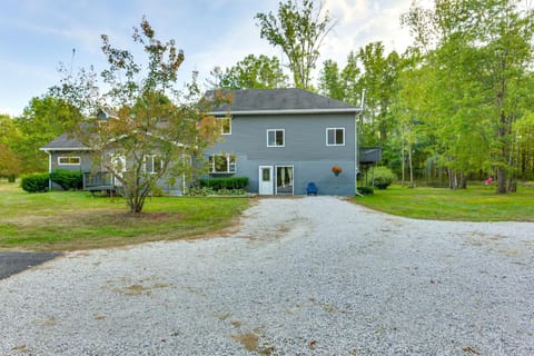 Large Yard with Pond Family Retreat in New Albany! House in Jefferson Township