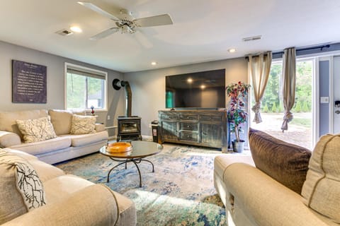 Large Yard with Pond Family Retreat in New Albany! House in Jefferson Township