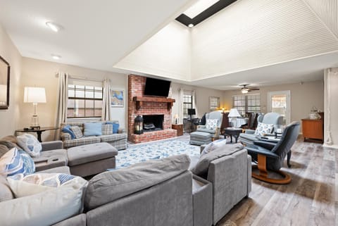 Living room, Seating area