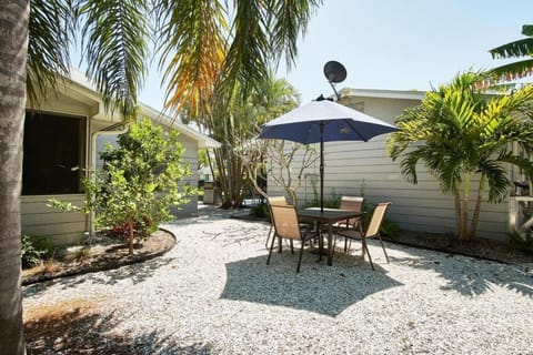 Vibrant Beach House-more units also available House in Saint Pete Beach