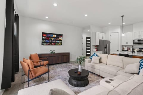 Stylish Austin Stay - Spacious Design - Lux Home House in Austin