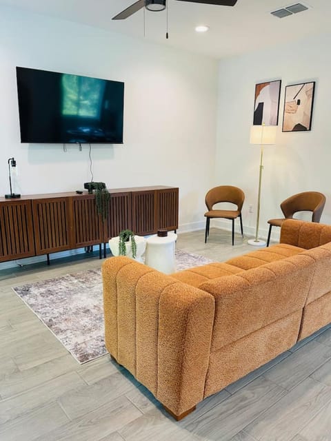 Stylish Austin Getaway - Central Location House in Austin