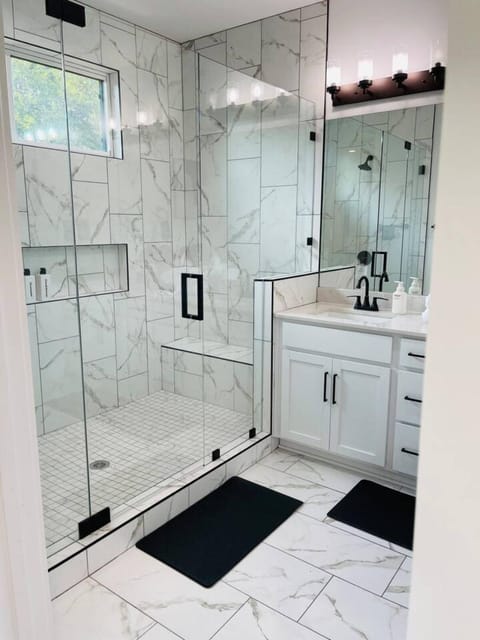 Stylish Austin Getaway - Central Location House in Austin