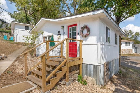 Historic Water's Edge Cottage 7 House in Rockaway Beach