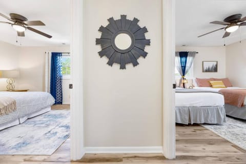 Photo of the whole room, Decorative detail, Bedroom