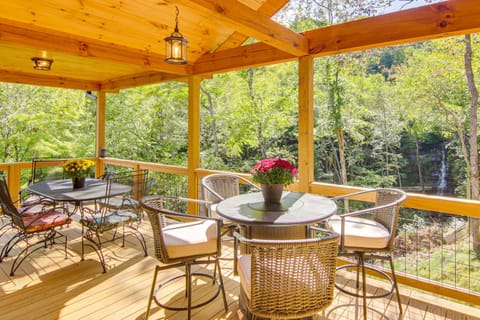 Amazing Waterfall! New Scenic Black Mtn Log Cabin Cabin in Buncombe County