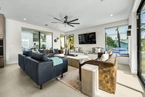 Knot A Basic Beach House House in Lido Key