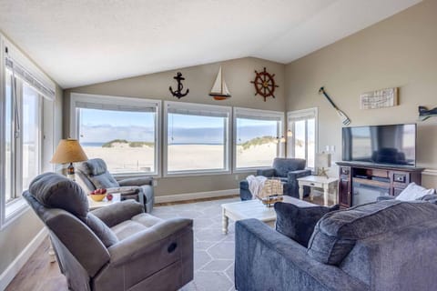 Ocean Front 2BR, 2BA Home! - A Shore Thing! House in Waldport