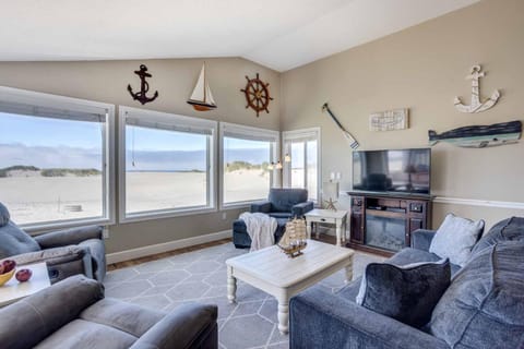 Ocean Front 2BR, 2BA Home! - A Shore Thing! House in Waldport