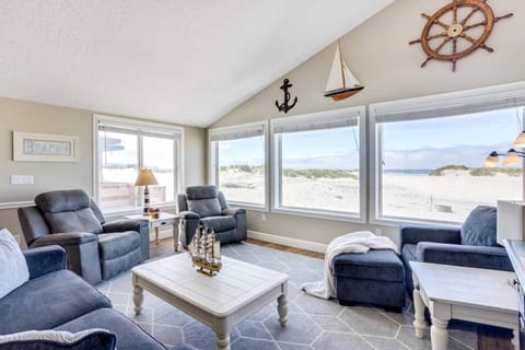 Ocean Front 2BR, 2BA Home! - A Shore Thing! House in Waldport
